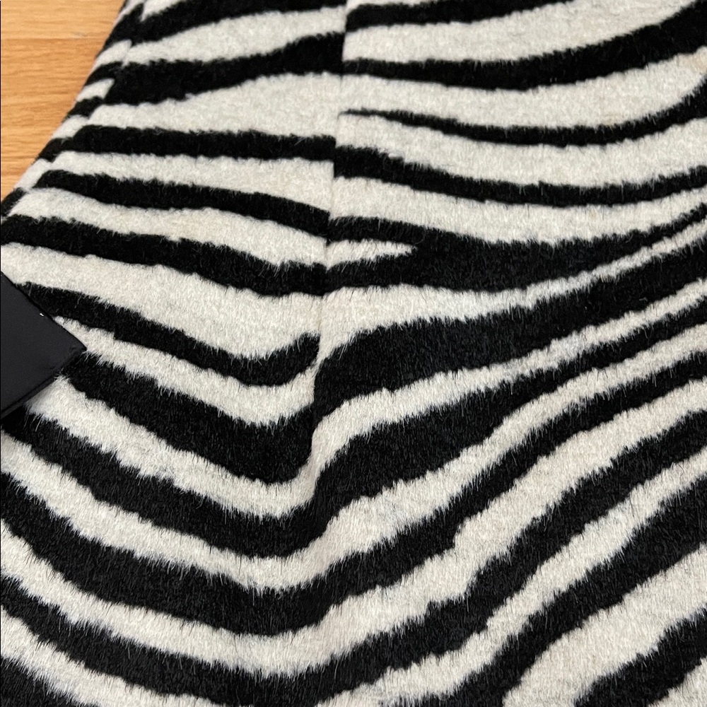 Chic Zebra Pattern Mini Skirt - Picture 11 of 14